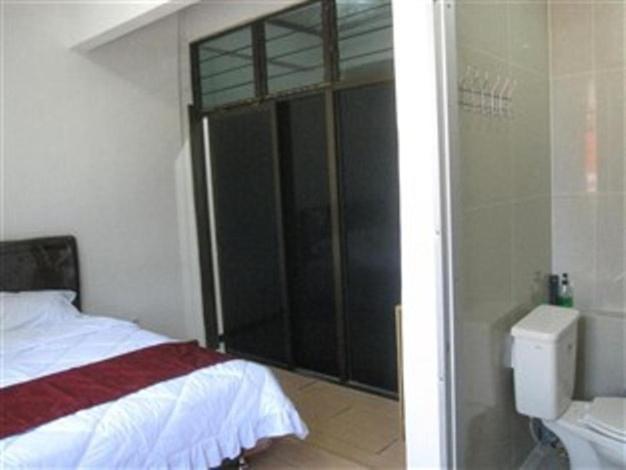 Providence Homestay سورابايا الغرفة الصورة